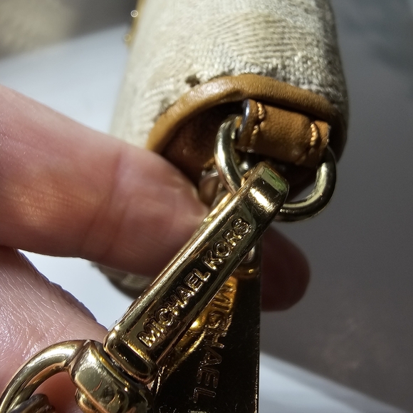 EUC Michael Kors Vanilla MK Monogram Travel Zip Continental Wallet / Wristlet - Picture 13 of 13